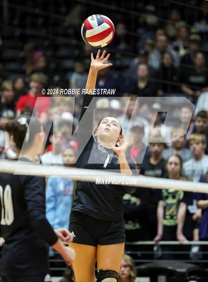 Thumbnail 1 in Iola vs. Crawford (UIL 2A Volleyball Division II Final) photogallery.