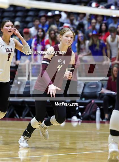 Thumbnail 1 in Iola vs. Crawford (UIL 2A Volleyball Division II Final) photogallery.