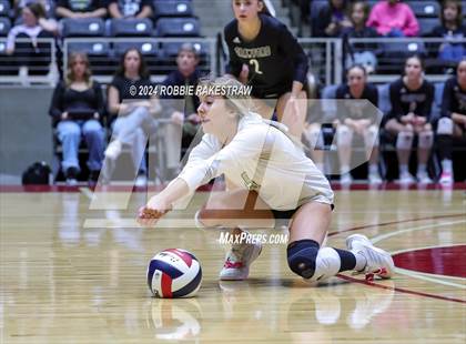 Thumbnail 1 in Iola vs. Crawford (UIL 2A Volleyball Division II Final) photogallery.
