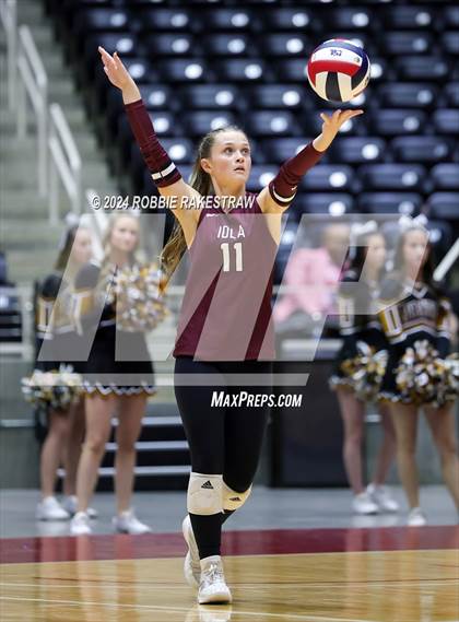 Thumbnail 2 in Iola vs. Crawford (UIL 2A Volleyball Division II Final) photogallery.