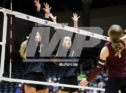 Thumbnail 3 in Iola vs. Crawford (UIL 2A Volleyball Division II Final) photogallery.