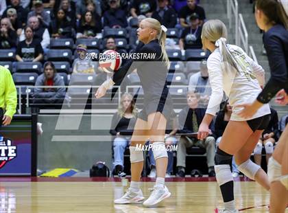 Thumbnail 1 in Iola vs. Crawford (UIL 2A Volleyball Division II Final) photogallery.
