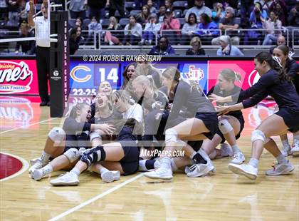 Thumbnail 1 in Iola vs. Crawford (UIL 2A Volleyball Division II Final) photogallery.
