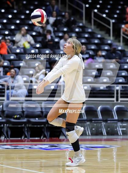 Thumbnail 2 in Iola vs. Crawford (UIL 2A Volleyball Division II Final) photogallery.