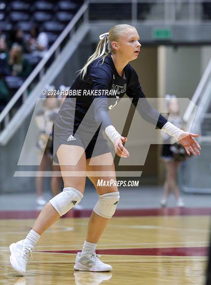 Thumbnail 3 in Iola vs. Crawford (UIL 2A Volleyball Division II Final) photogallery.