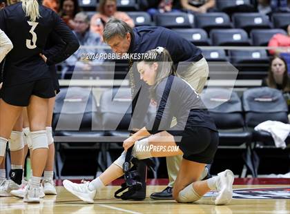 Thumbnail 3 in Iola vs. Crawford (UIL 2A Volleyball Division II Final) photogallery.