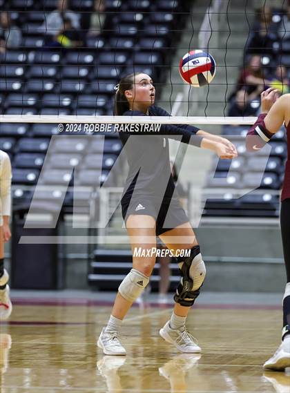 Thumbnail 2 in Iola vs. Crawford (UIL 2A Volleyball Division II Final) photogallery.
