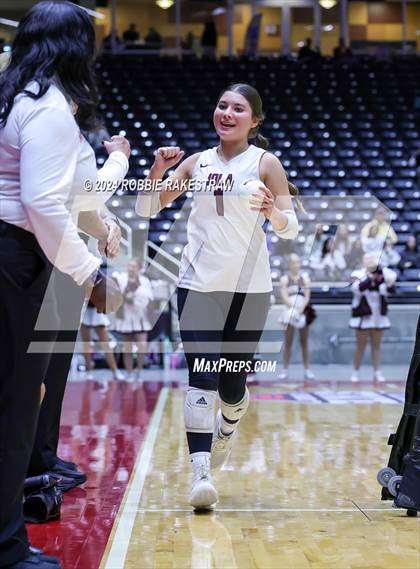 Thumbnail 2 in Iola vs. Crawford (UIL 2A Volleyball Division II Final) photogallery.