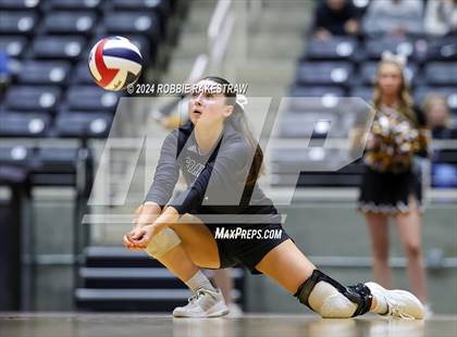 Thumbnail 1 in Iola vs. Crawford (UIL 2A Volleyball Division II Final) photogallery.