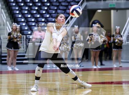 Thumbnail 2 in Iola vs. Crawford (UIL 2A Volleyball Division II Final) photogallery.