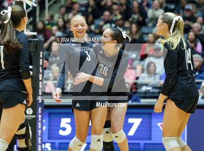Thumbnail 1 in Iola vs. Crawford (UIL 2A Volleyball Division II Final) photogallery.
