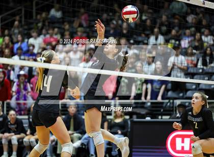 Thumbnail 1 in Iola vs. Crawford (UIL 2A Volleyball Division II Final) photogallery.