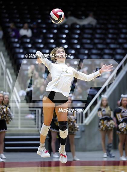 Thumbnail 3 in Iola vs. Crawford (UIL 2A Volleyball Division II Final) photogallery.