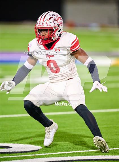 Thumbnail 1 in Shiner vs. Bremond (UIL 2A D2 Football Semifinal) photogallery.