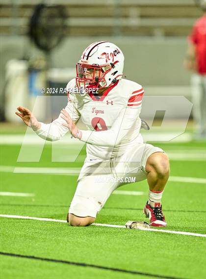 Thumbnail 1 in Shiner vs. Bremond (UIL 2A D2 Football Semifinal) photogallery.