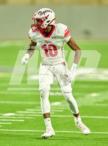 Thumbnail 3 in Shiner vs. Bremond (UIL 2A D2 Football Semifinal) photogallery.