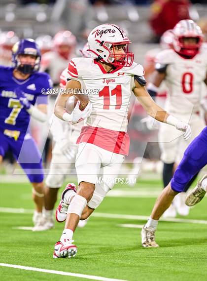 Thumbnail 1 in Shiner vs. Bremond (UIL 2A D2 Football Semifinal) photogallery.
