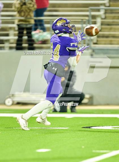 Thumbnail 3 in Shiner vs. Bremond (UIL 2A D2 Football Semifinal) photogallery.