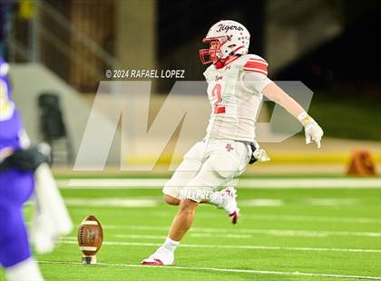 Thumbnail 2 in Shiner vs. Bremond (UIL 2A D2 Football Semifinal) photogallery.
