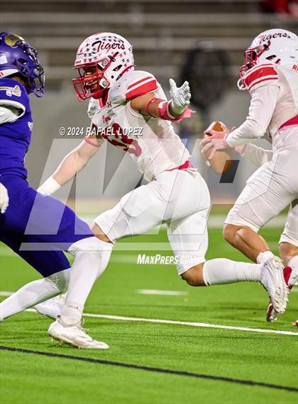 Thumbnail 1 in Shiner vs. Bremond (UIL 2A D2 Football Semifinal) photogallery.