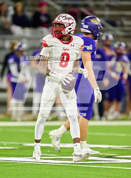 Thumbnail 3 in Shiner vs. Bremond (UIL 2A D2 Football Semifinal) photogallery.