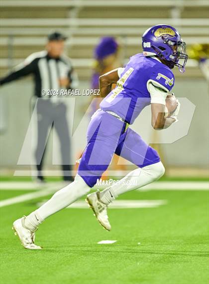 Thumbnail 2 in Shiner vs. Bremond (UIL 2A D2 Football Semifinal) photogallery.