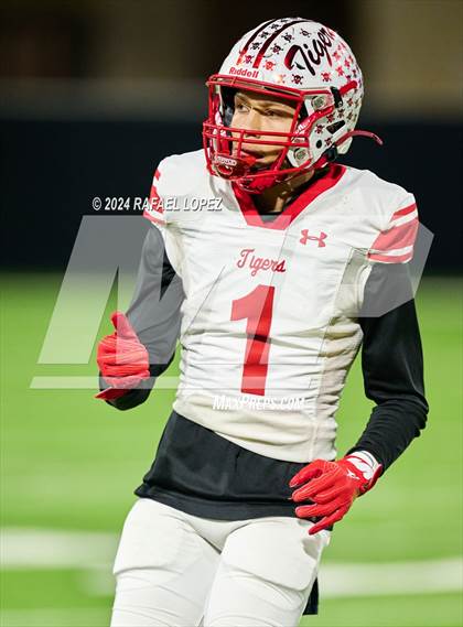 Thumbnail 2 in Shiner vs. Bremond (UIL 2A D2 Football Semifinal) photogallery.