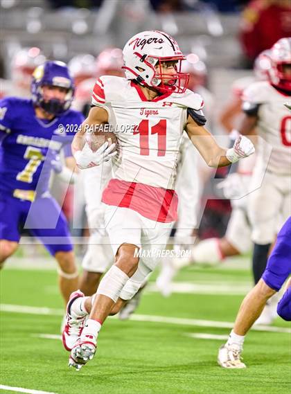 Thumbnail 3 in Shiner vs. Bremond (UIL 2A D2 Football Semifinal) photogallery.