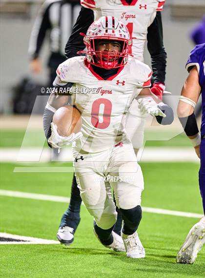 Thumbnail 2 in Shiner vs. Bremond (UIL 2A D2 Football Semifinal) photogallery.