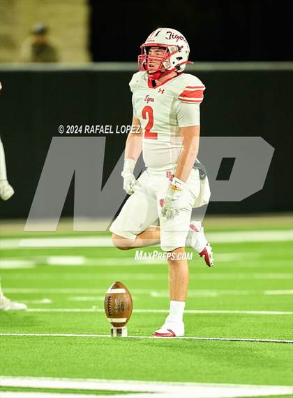 Thumbnail 2 in Shiner vs. Bremond (UIL 2A D2 Football Semifinal) photogallery.