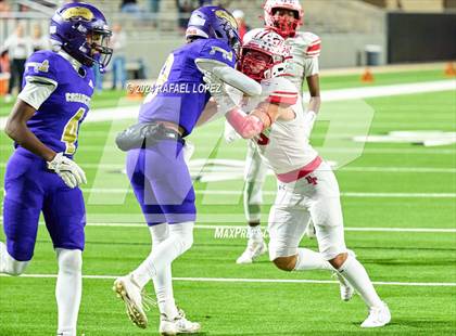 Thumbnail 1 in Shiner vs. Bremond (UIL 2A D2 Football Semifinal) photogallery.