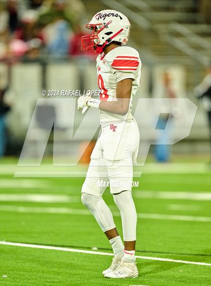 Thumbnail 2 in Shiner vs. Bremond (UIL 2A D2 Football Semifinal) photogallery.