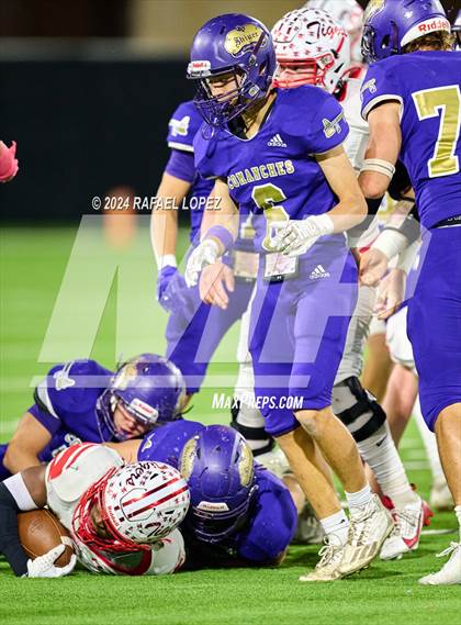 Thumbnail 1 in Shiner vs. Bremond (UIL 2A D2 Football Semifinal) photogallery.