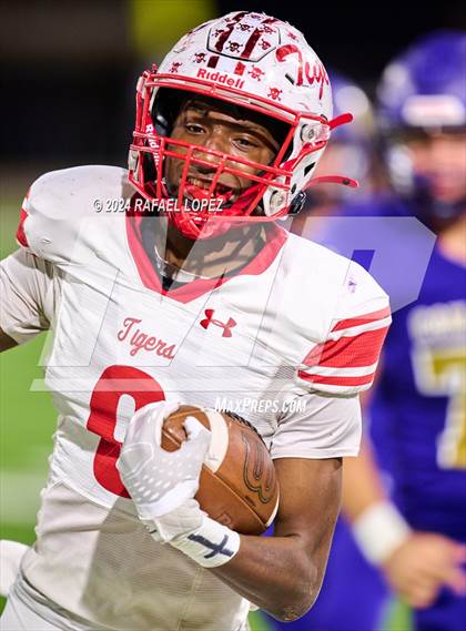 Thumbnail 1 in Shiner vs. Bremond (UIL 2A D2 Football Semifinal) photogallery.