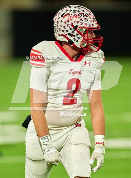 Thumbnail 1 in Shiner vs. Bremond (UIL 2A D2 Football Semifinal) photogallery.