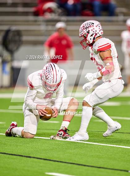Thumbnail 3 in Shiner vs. Bremond (UIL 2A D2 Football Semifinal) photogallery.