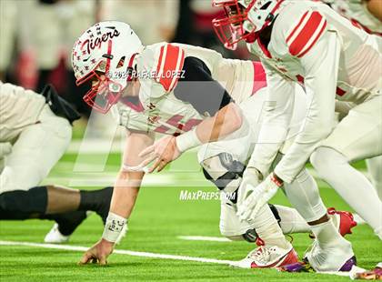 Thumbnail 1 in Shiner vs. Bremond (UIL 2A D2 Football Semifinal) photogallery.