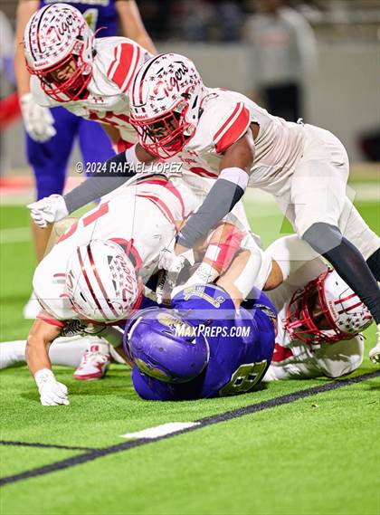 Thumbnail 1 in Shiner vs. Bremond (UIL 2A D2 Football Semifinal) photogallery.