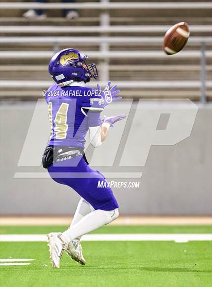 Thumbnail 1 in Shiner vs. Bremond (UIL 2A D2 Football Semifinal) photogallery.