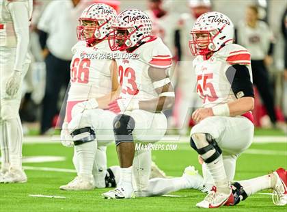 Thumbnail 1 in Shiner vs. Bremond (UIL 2A D2 Football Semifinal) photogallery.