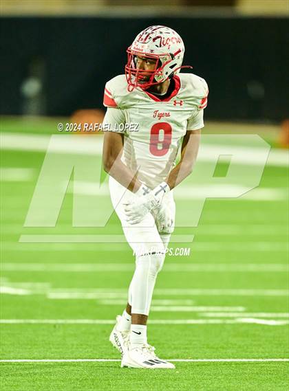 Thumbnail 2 in Shiner vs. Bremond (UIL 2A D2 Football Semifinal) photogallery.