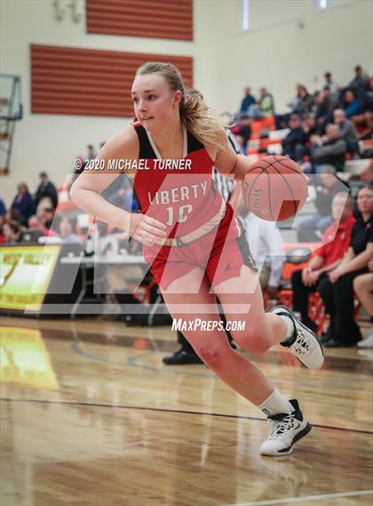 Thumbnail 2 in Liberty vs. Davenport photogallery.