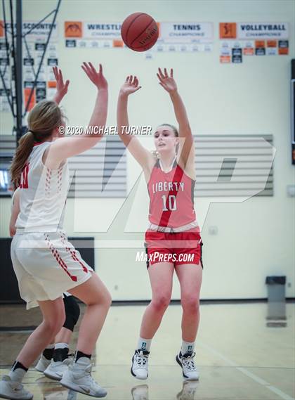 Thumbnail 2 in Liberty vs. Davenport photogallery.