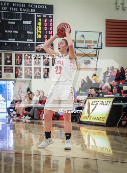Thumbnail 2 in Liberty vs. Davenport photogallery.