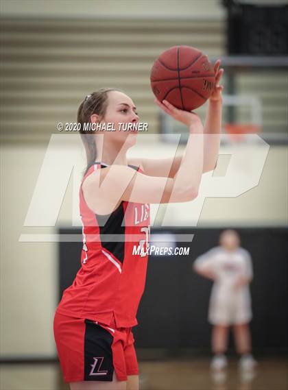 Thumbnail 2 in Liberty vs. Davenport photogallery.
