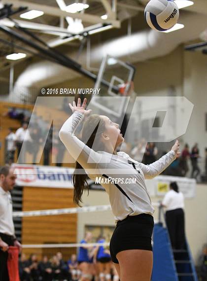 Thumbnail 1 in Jesuit vs. Sunset (OSAA 6A Quarterfinal)  photogallery.