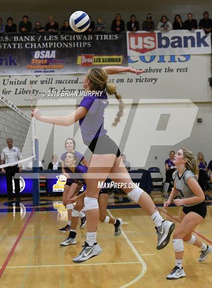 Thumbnail 1 in Jesuit vs. Sunset (OSAA 6A Quarterfinal)  photogallery.