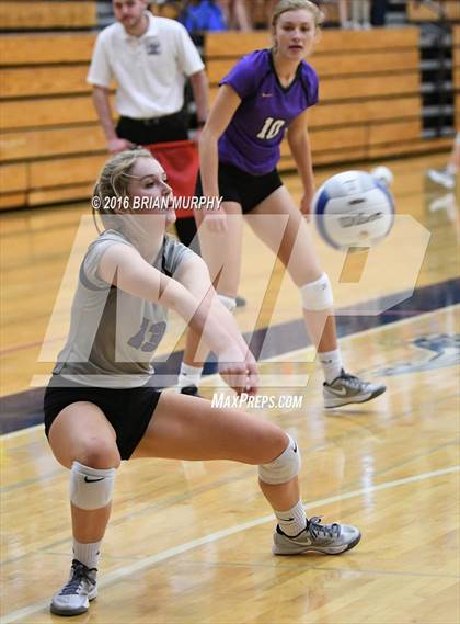 Thumbnail 1 in Jesuit vs. Sunset (OSAA 6A Quarterfinal)  photogallery.