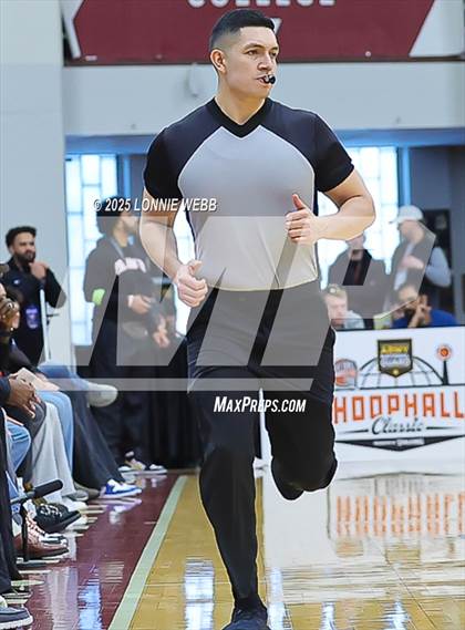 Thumbnail 2 in Perry vs Columbus (Army National Guard Hoophall Classic) photogallery.