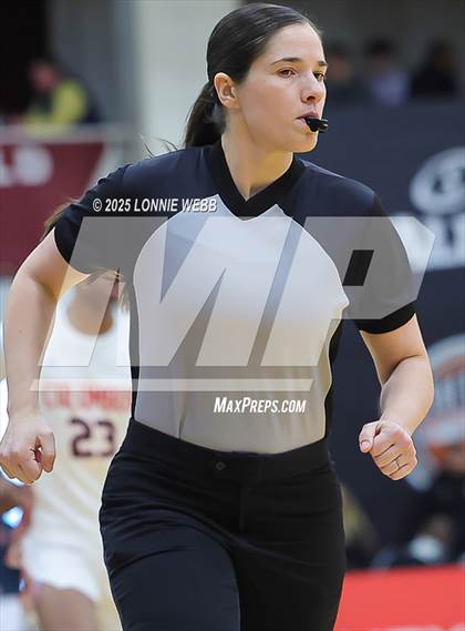 Thumbnail 2 in Perry vs Columbus (Army National Guard Hoophall Classic) photogallery.
